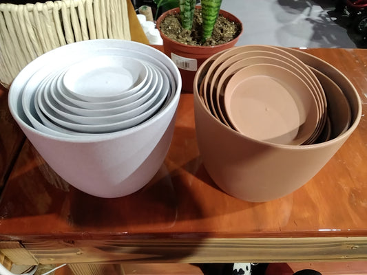 Plastic Pots with Saucer